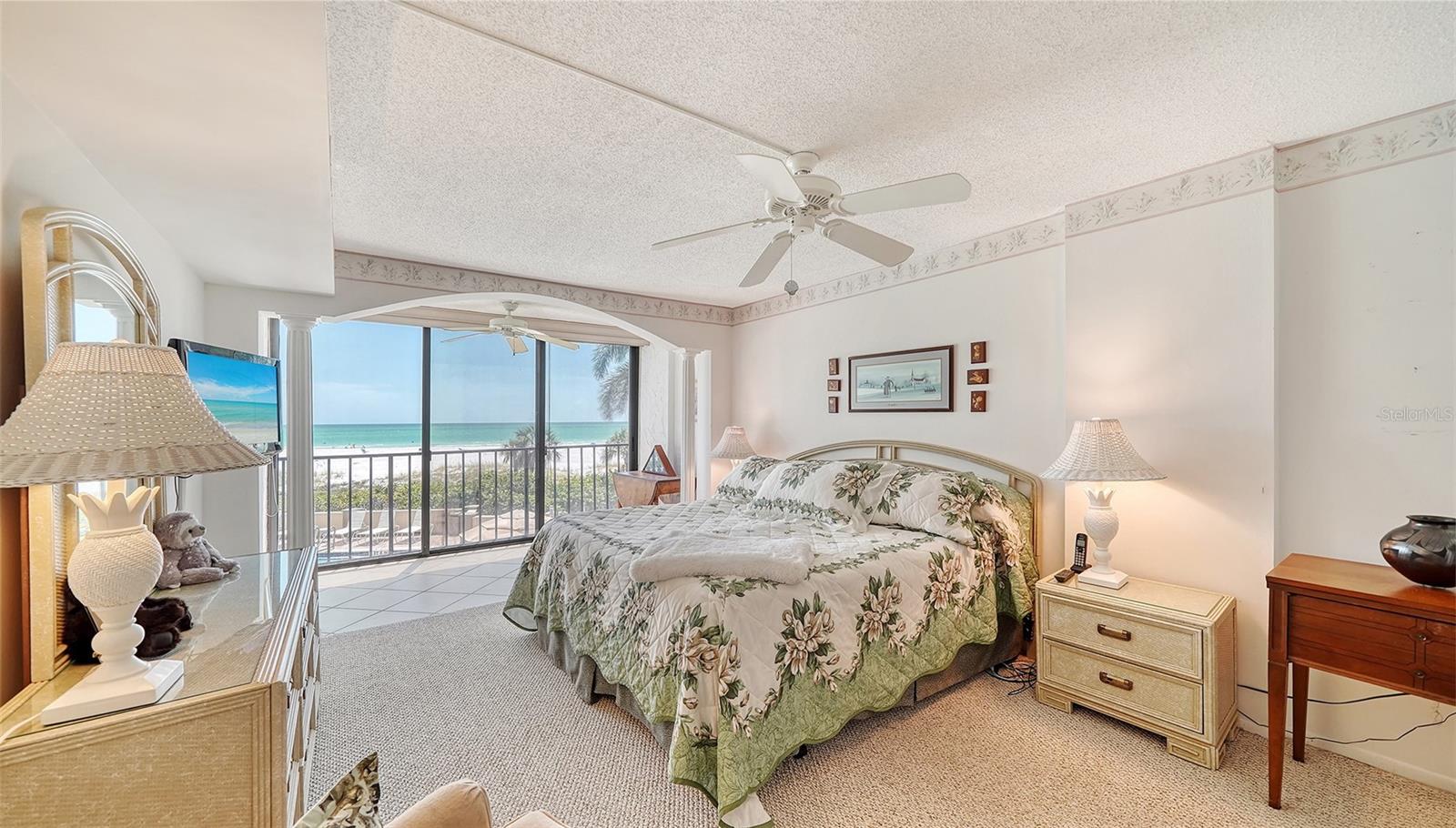 WHISPERING SANDS - Residential