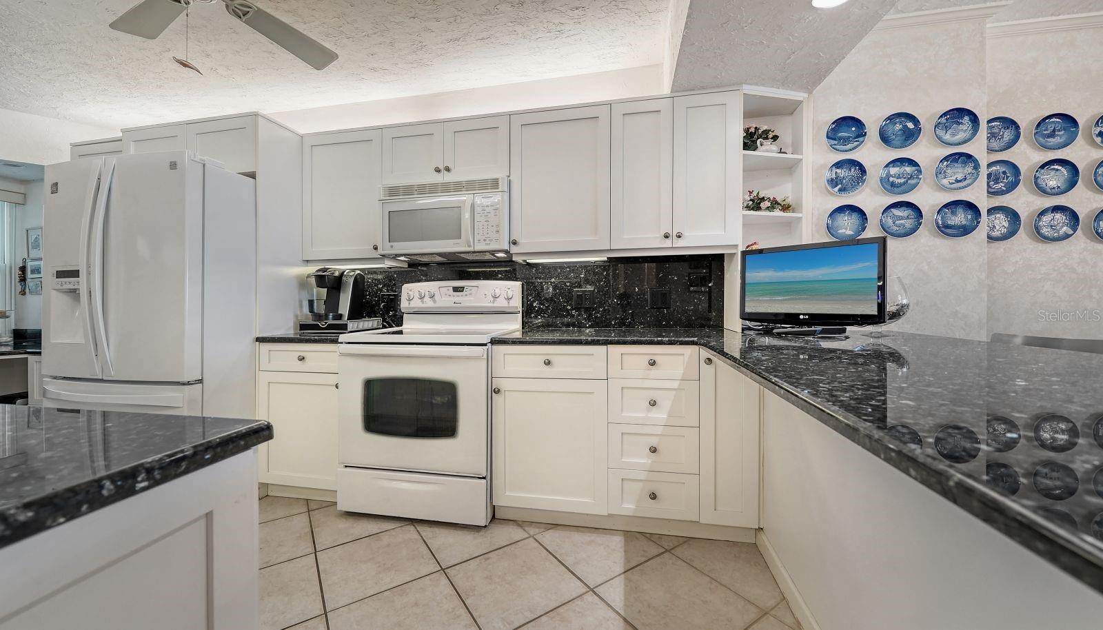 WHISPERING SANDS - Residential