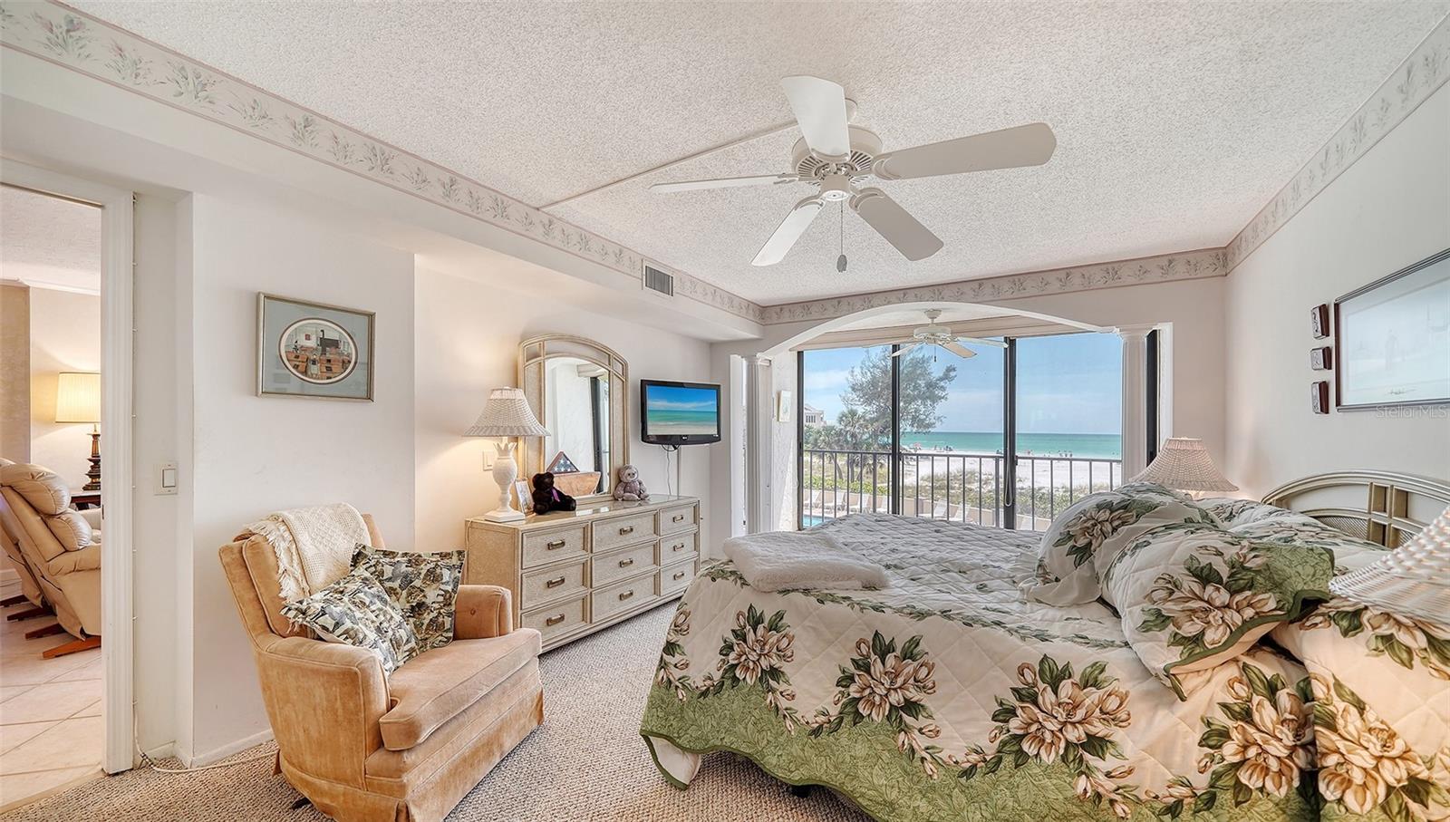 WHISPERING SANDS - Residential