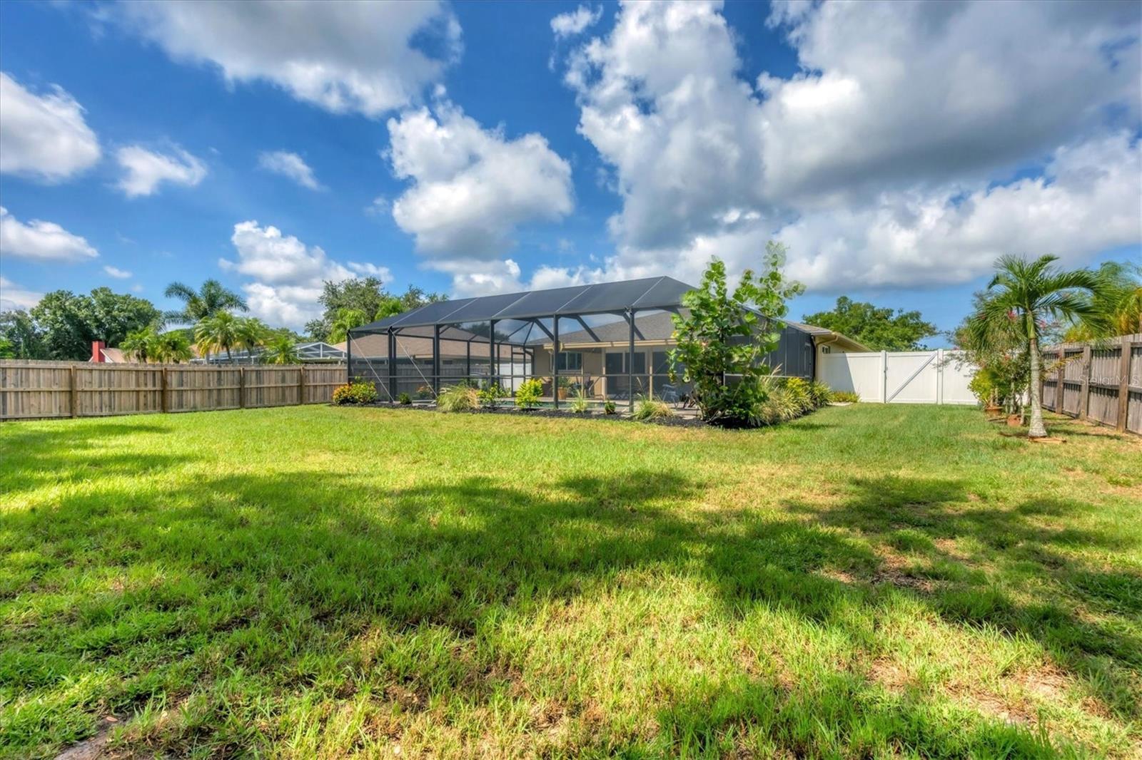 COUNTRY MEADOWS - Residential