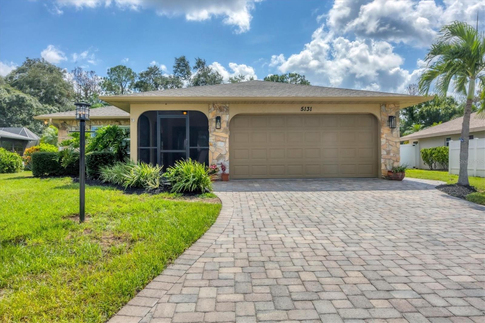 COUNTRY MEADOWS - Residential