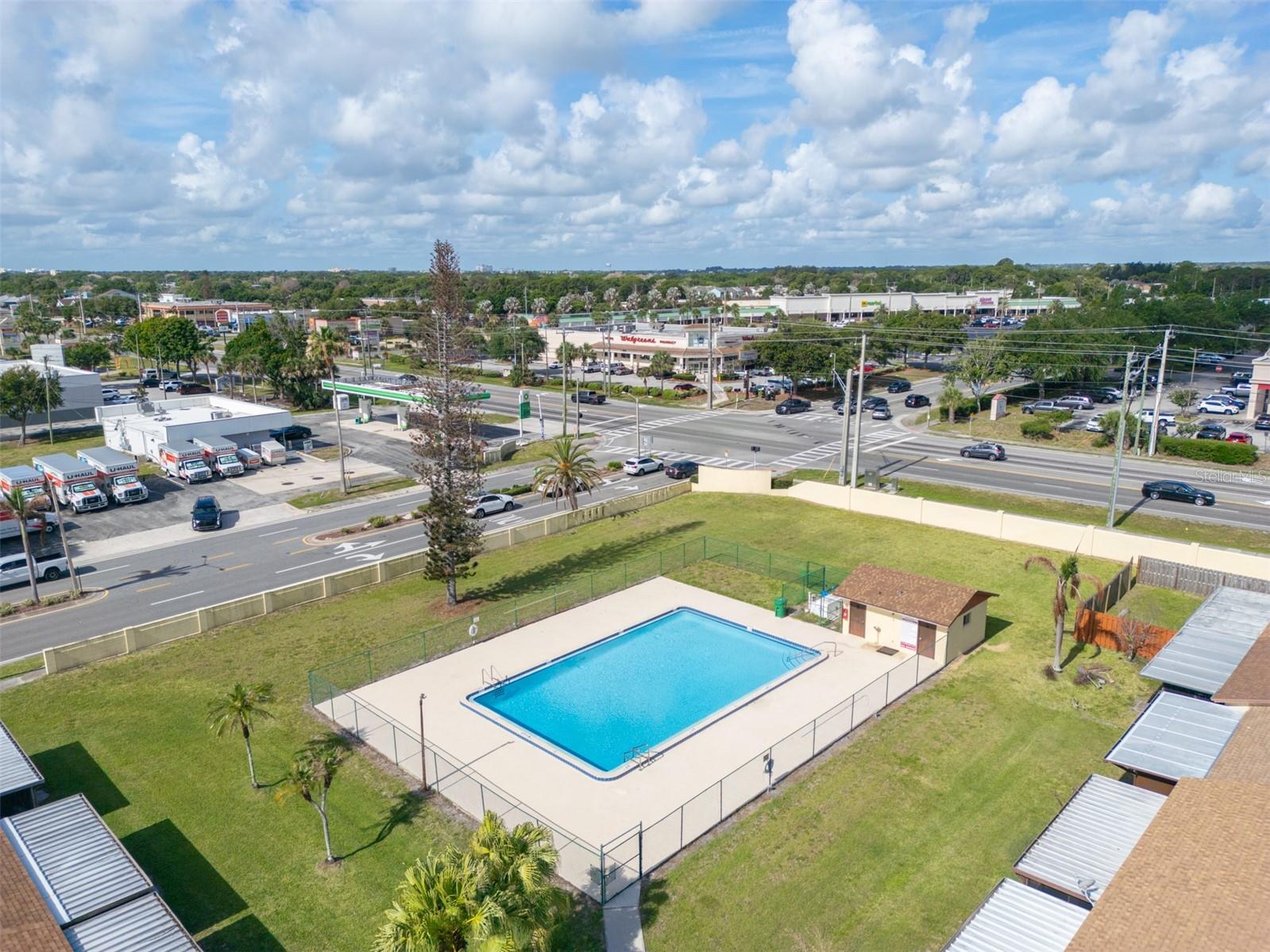 TOWNHOMES & VILLAS DIANA - Residential