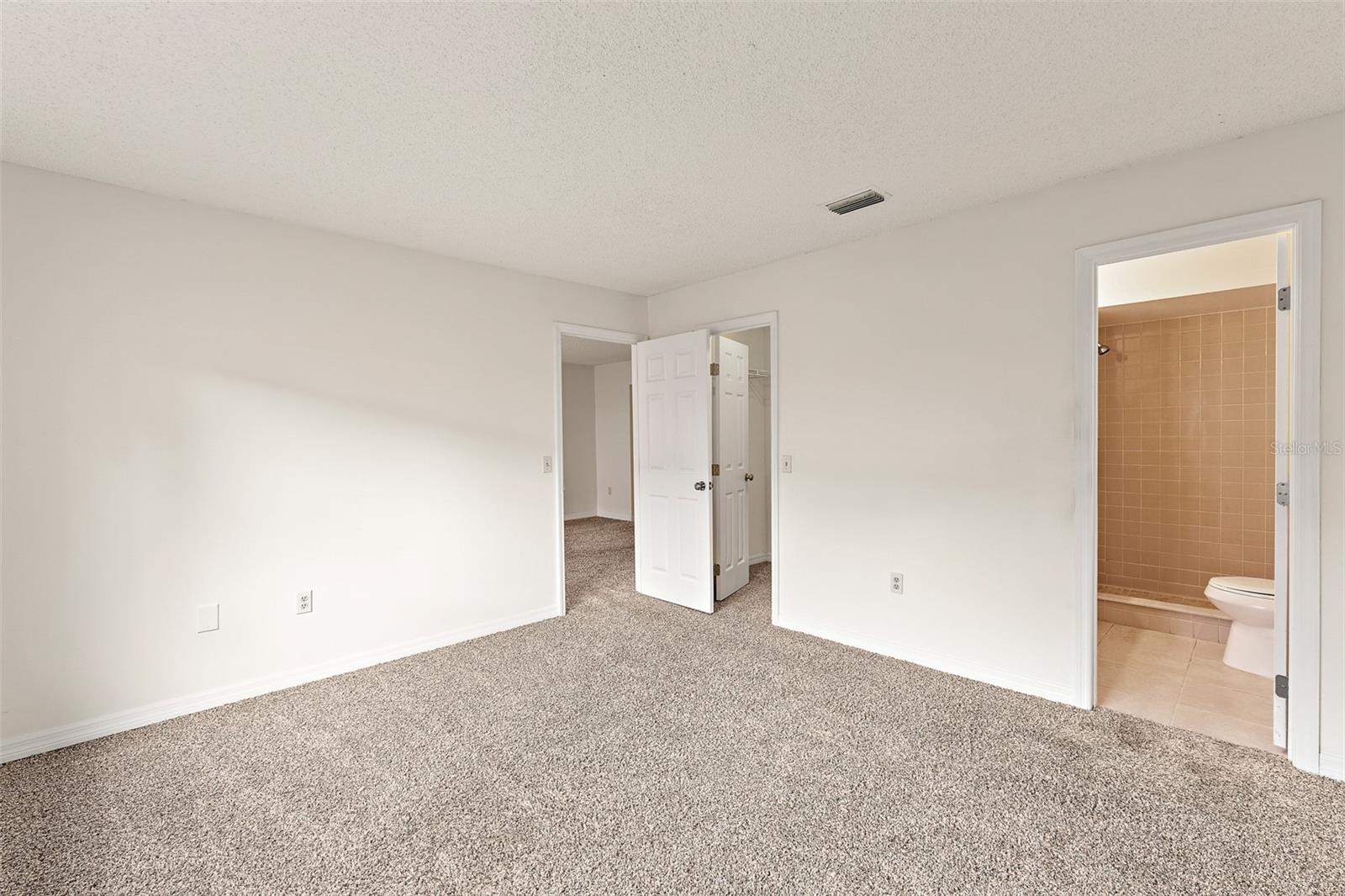 TOWNHOMES & VILLAS DIANA - Residential