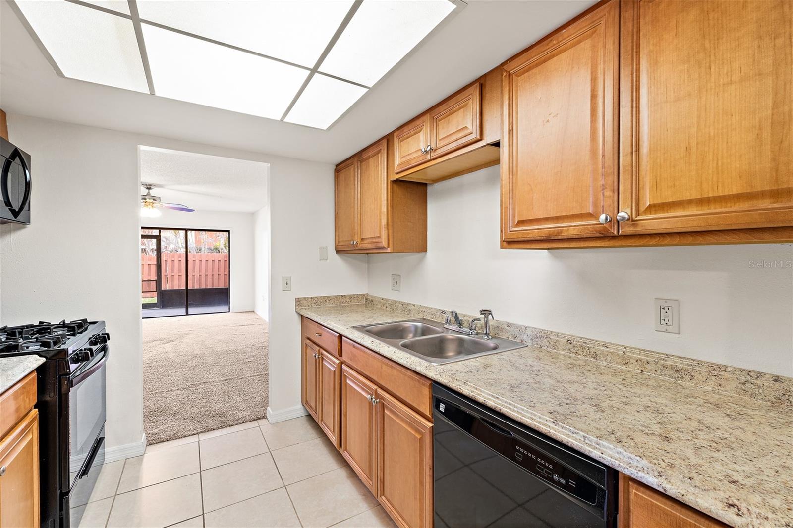 TOWNHOMES & VILLAS DIANA - Residential