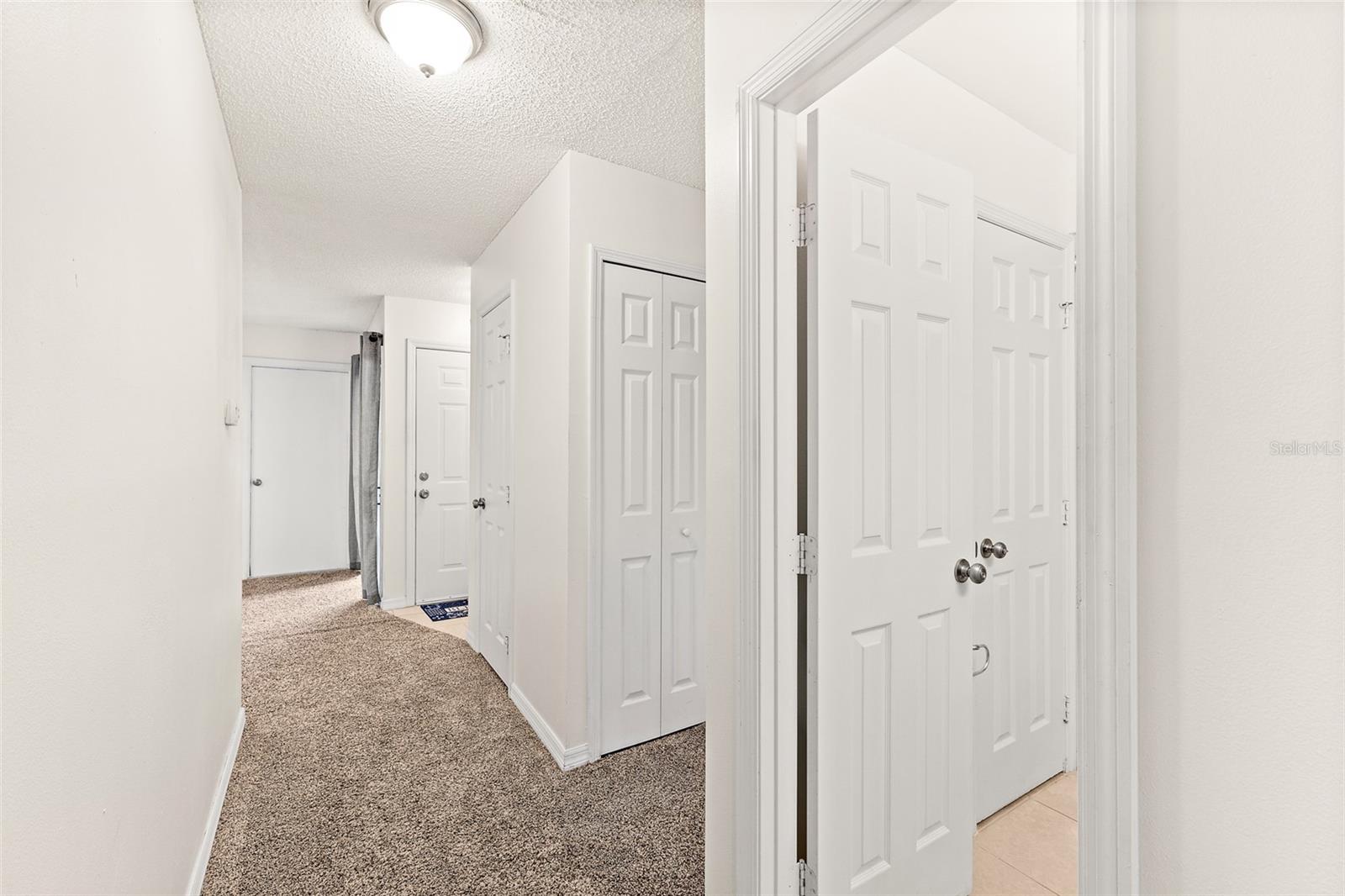 TOWNHOMES & VILLAS DIANA - Residential