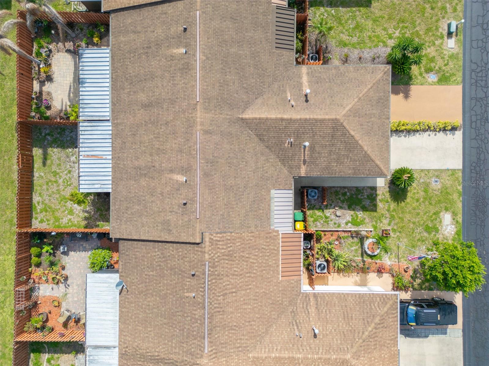 TOWNHOMES & VILLAS DIANA - Residential