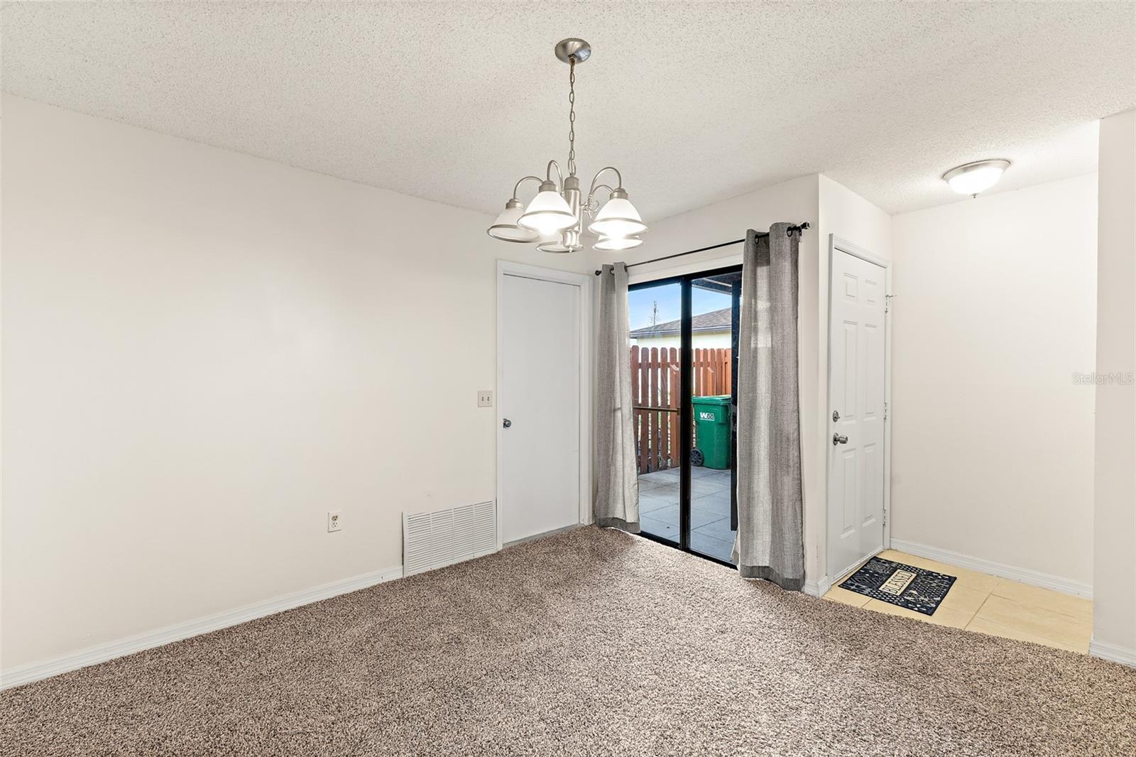 TOWNHOMES & VILLAS DIANA - Residential