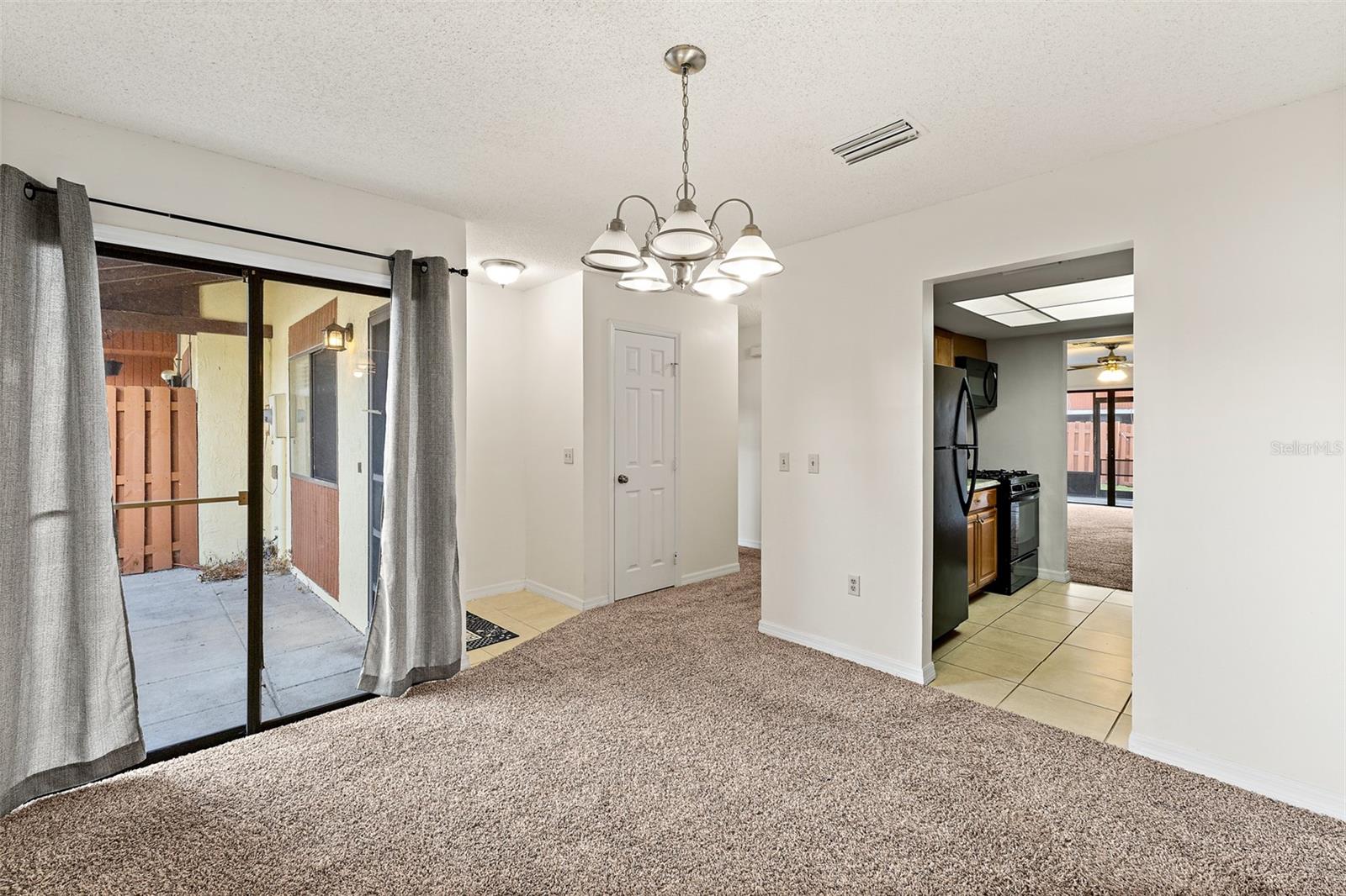 TOWNHOMES & VILLAS DIANA - Residential