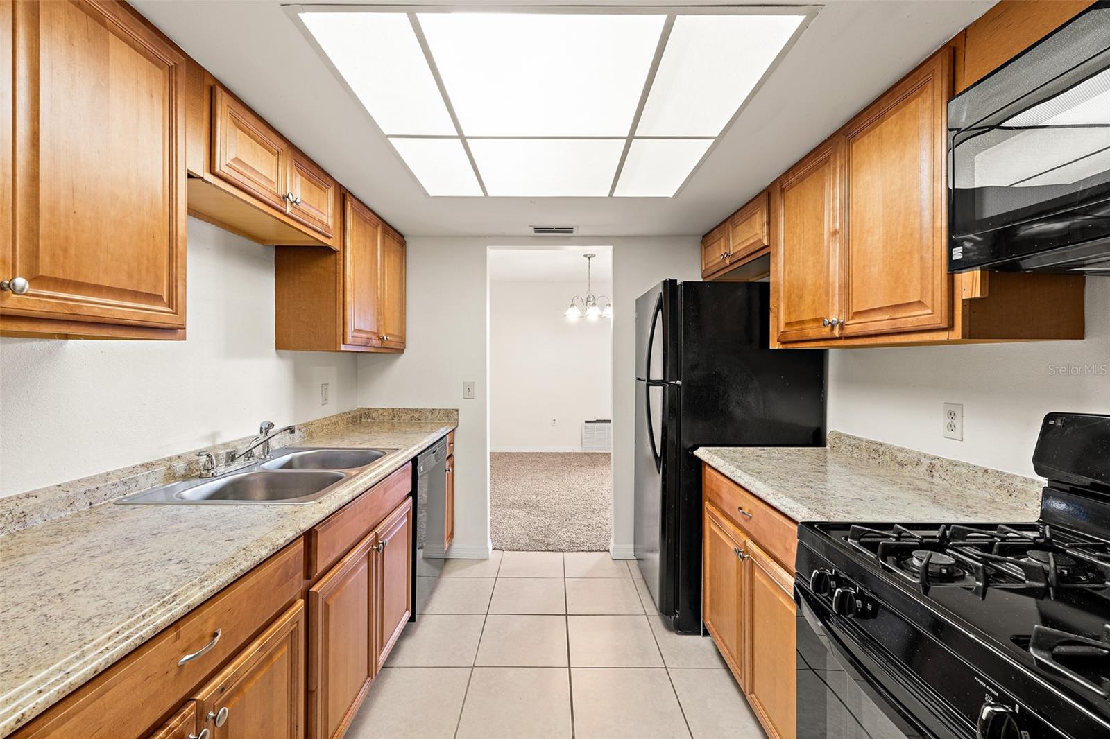 TOWNHOMES & VILLAS DIANA - Residential