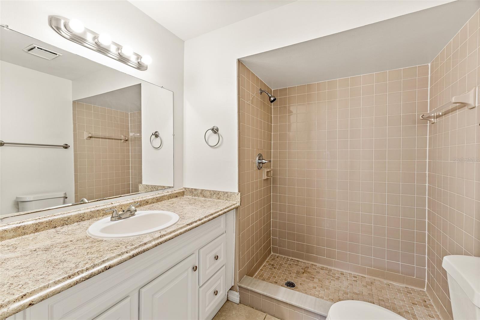 TOWNHOMES & VILLAS DIANA - Residential