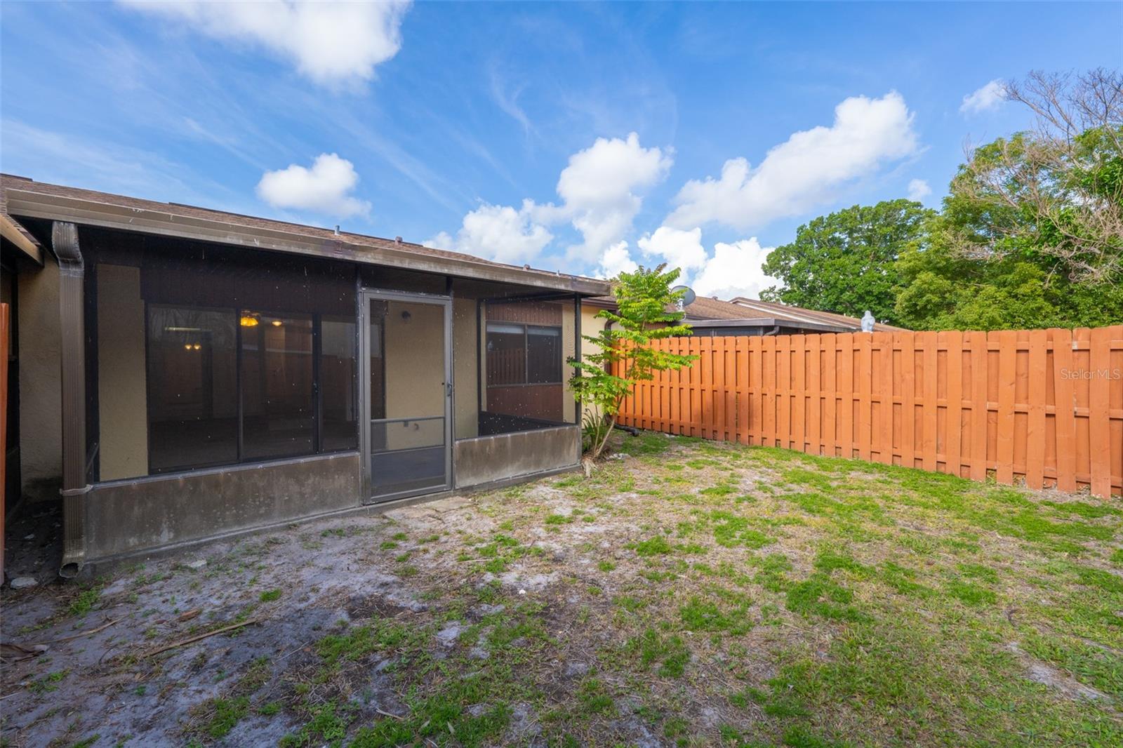 TOWNHOMES & VILLAS DIANA - Residential