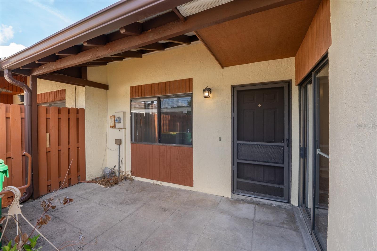 TOWNHOMES & VILLAS DIANA - Residential