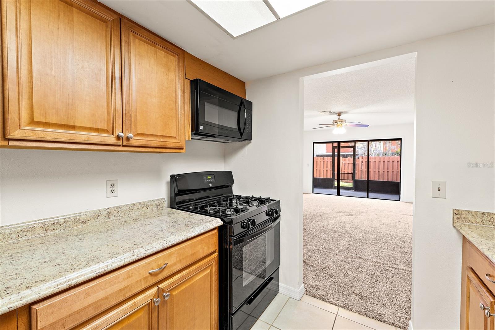 TOWNHOMES & VILLAS DIANA - Residential