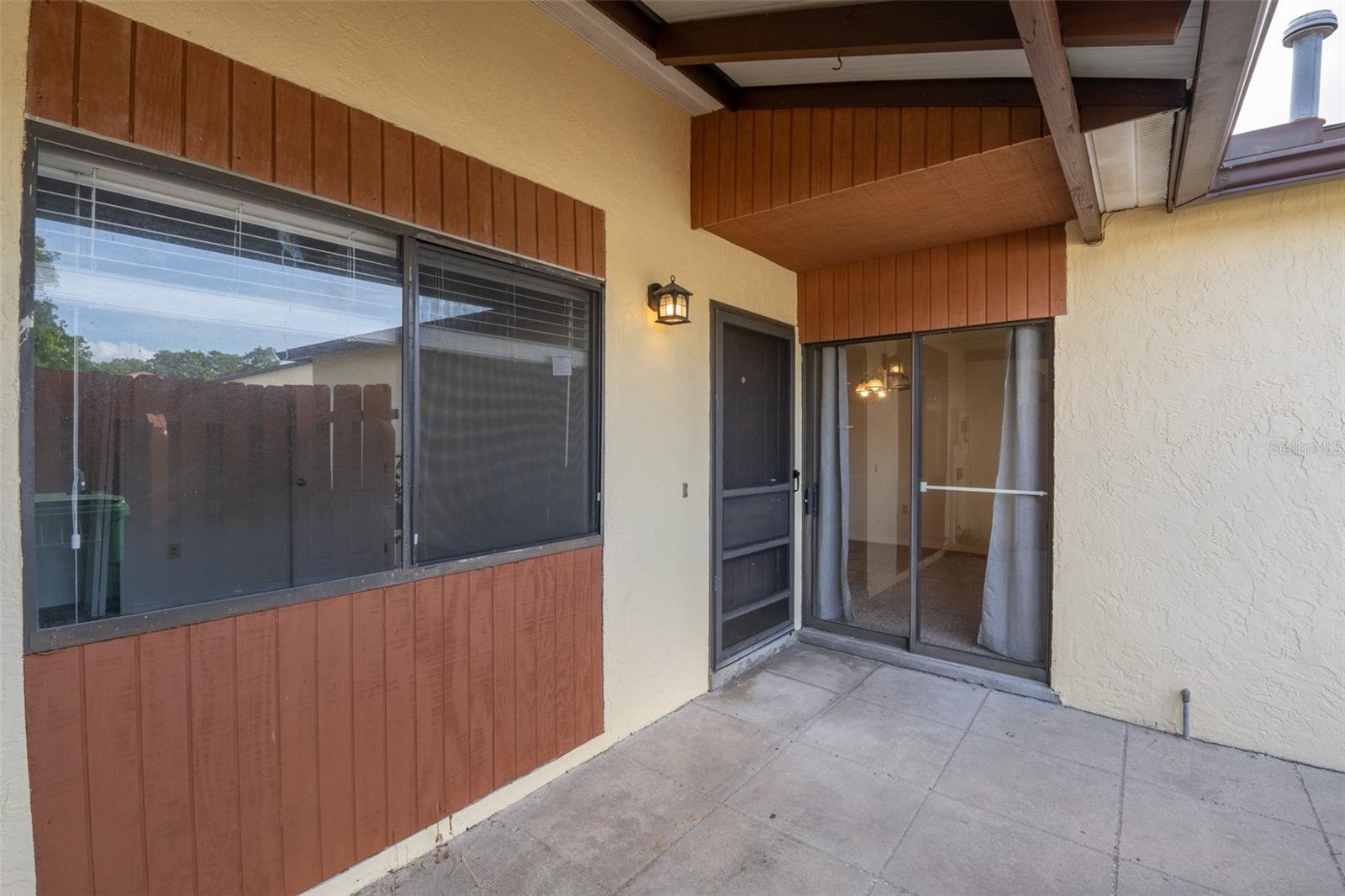 TOWNHOMES & VILLAS DIANA - Residential