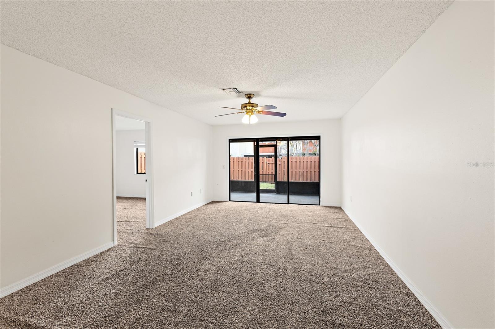 TOWNHOMES & VILLAS DIANA - Residential