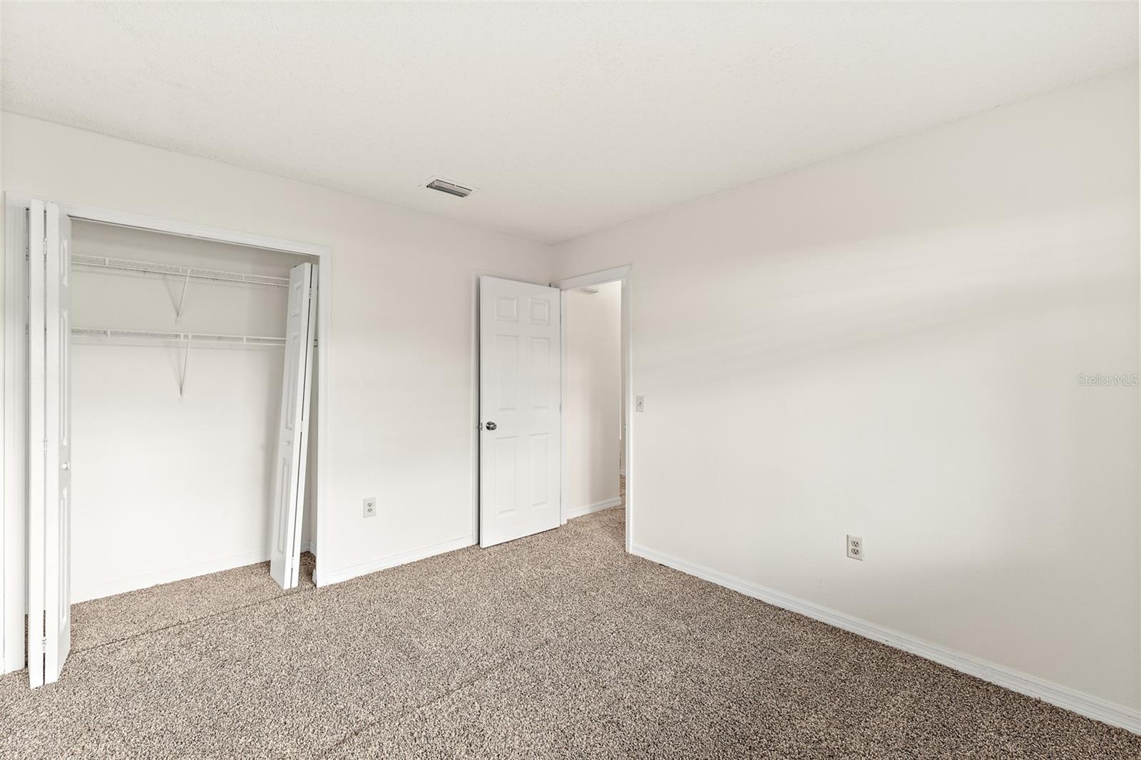 TOWNHOMES & VILLAS DIANA - Residential