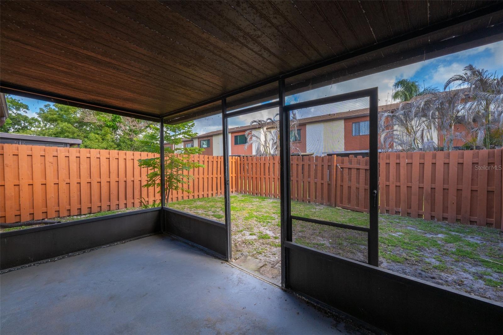 TOWNHOMES & VILLAS DIANA - Residential
