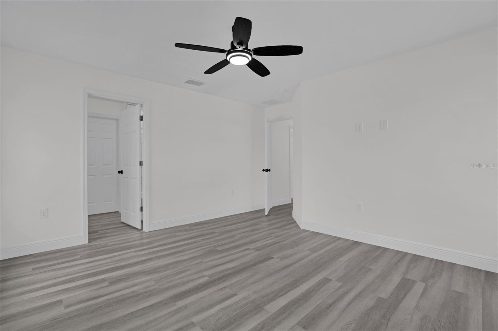 ELNORA SQUARE AMD - Residential