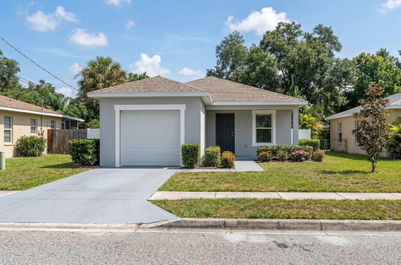 ELNORA SQUARE AMD - Residential