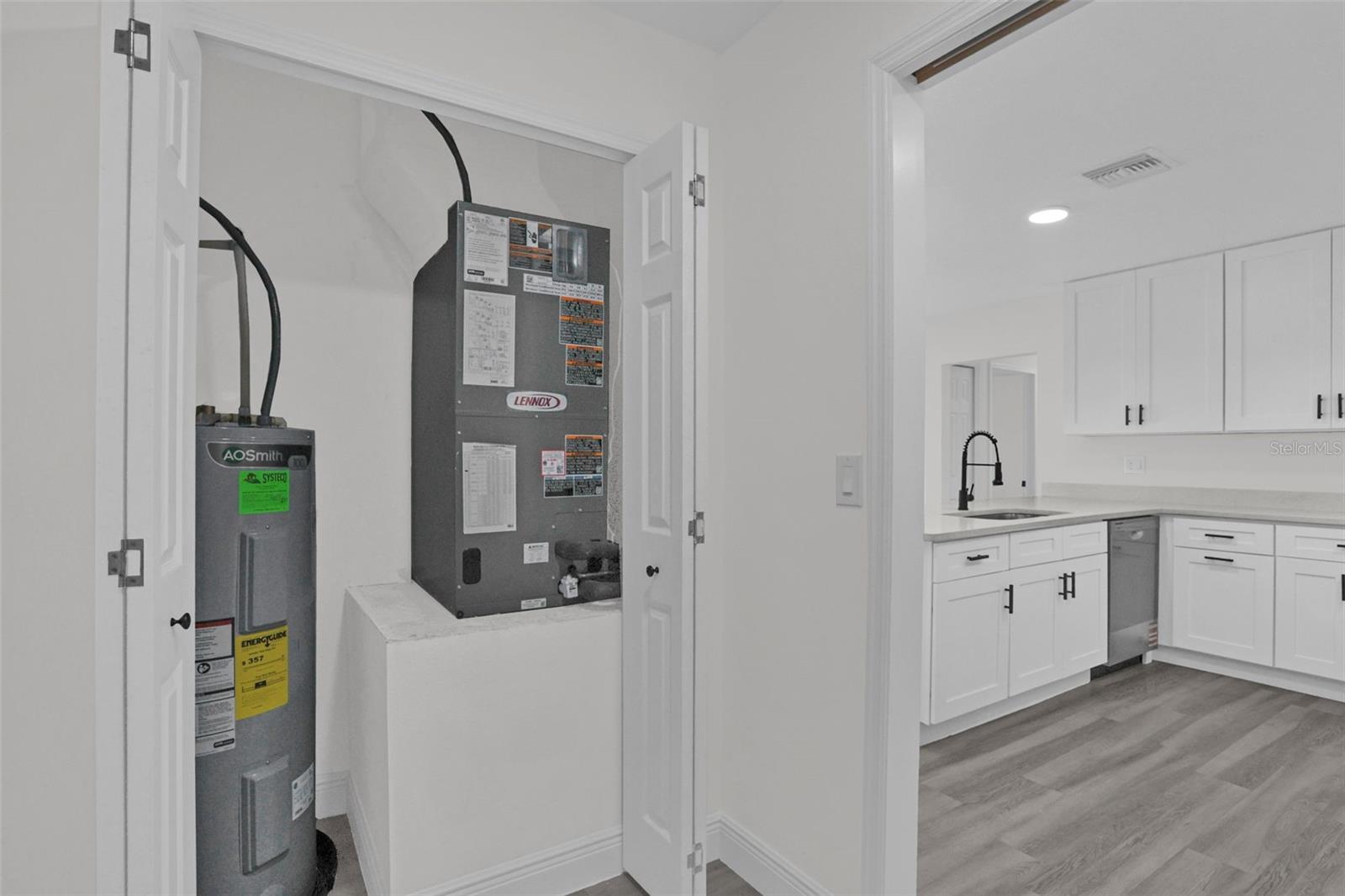 ELNORA SQUARE AMD - Residential