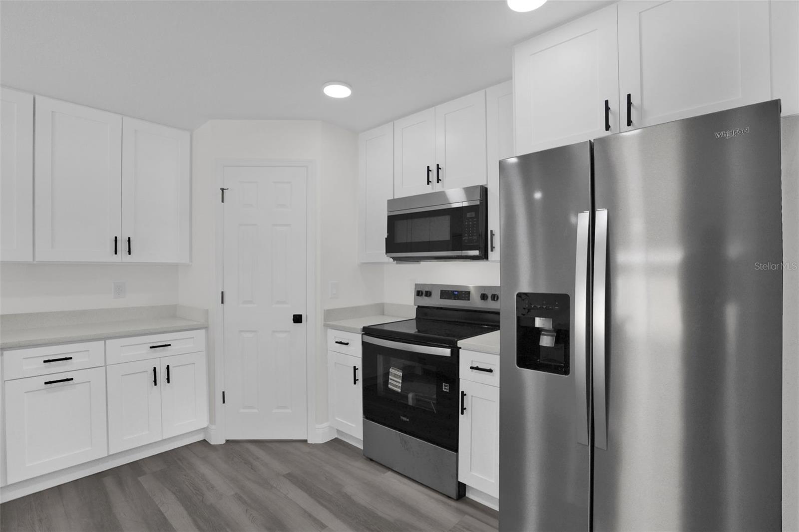 ELNORA SQUARE AMD - Residential