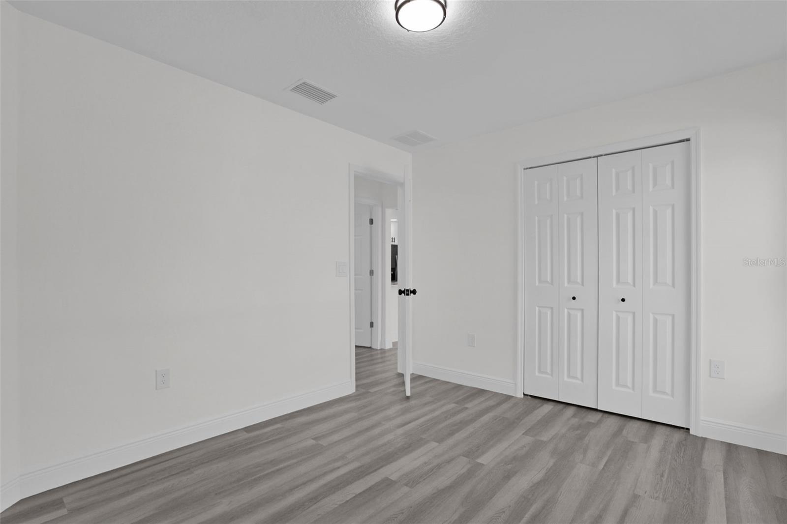 ELNORA SQUARE AMD - Residential