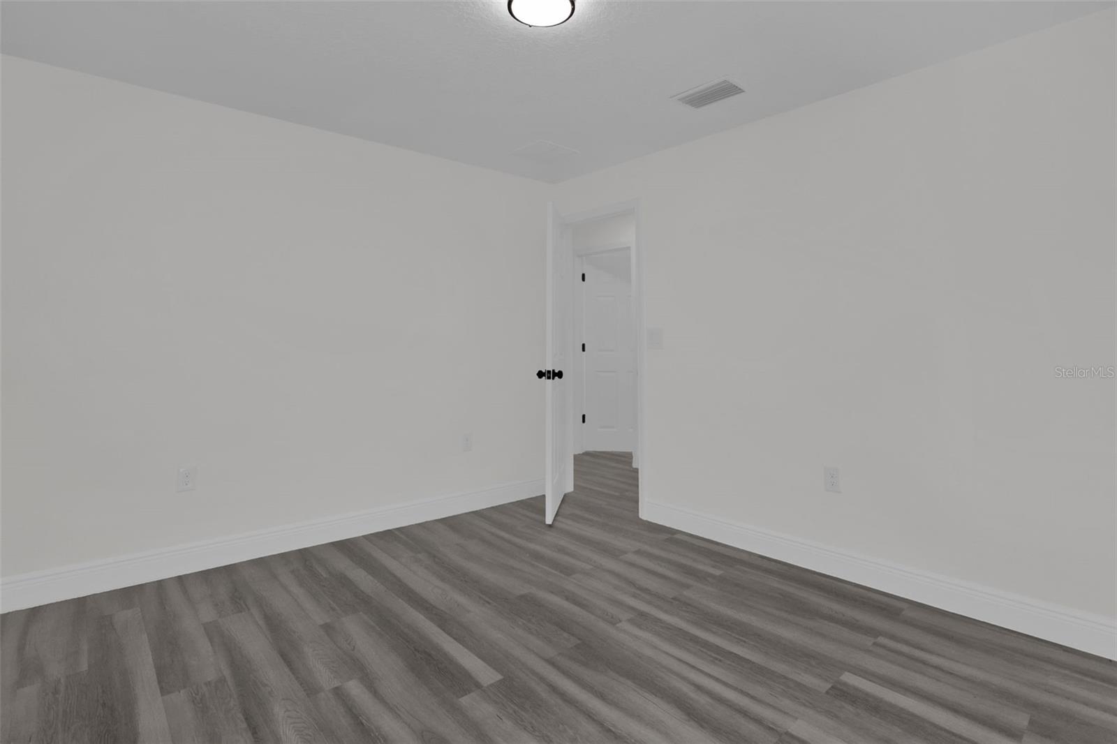 ELNORA SQUARE AMD - Residential