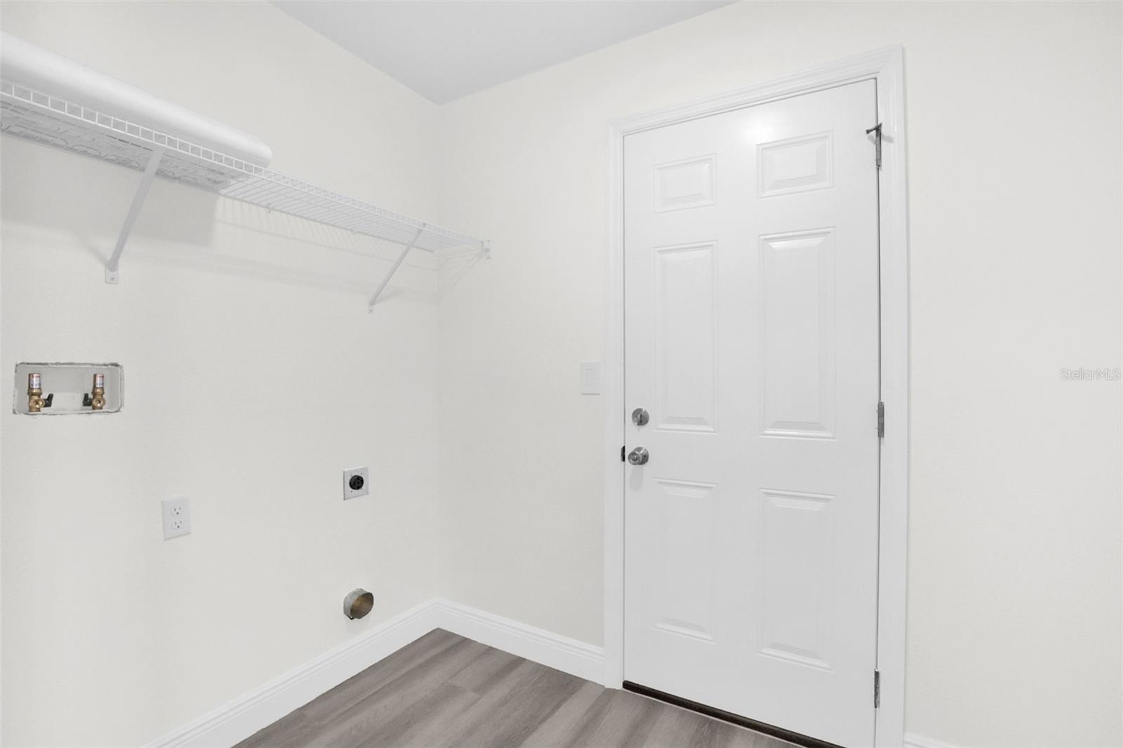 ELNORA SQUARE AMD - Residential