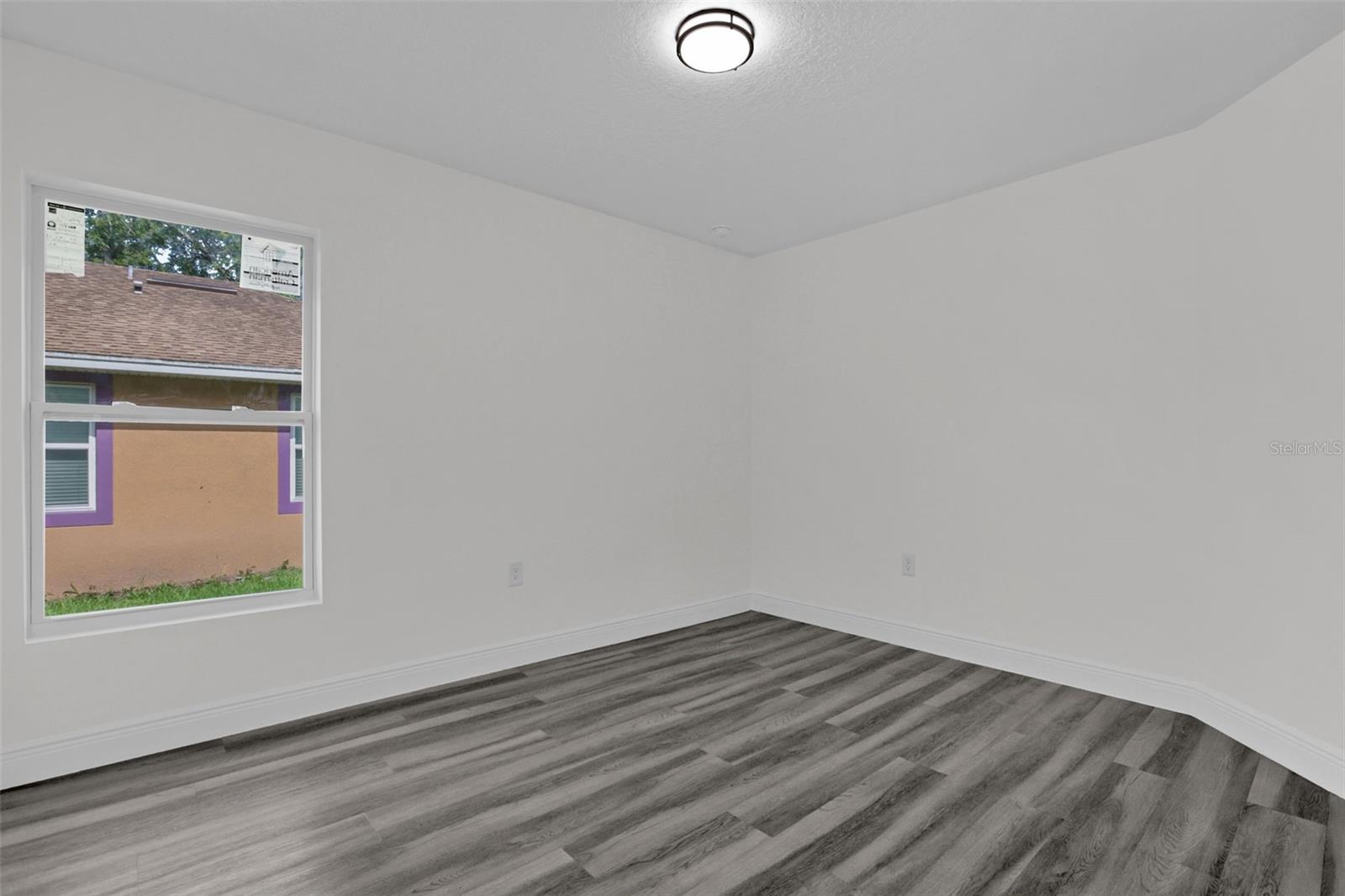 ELNORA SQUARE AMD - Residential