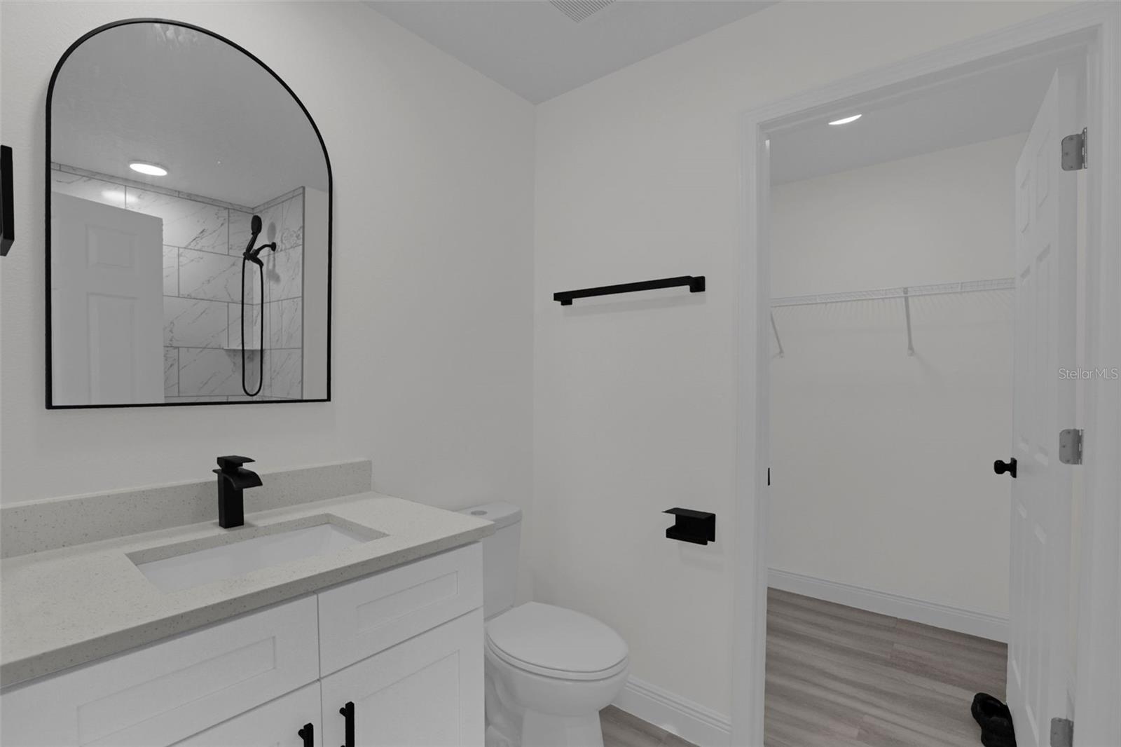 ELNORA SQUARE AMD - Residential