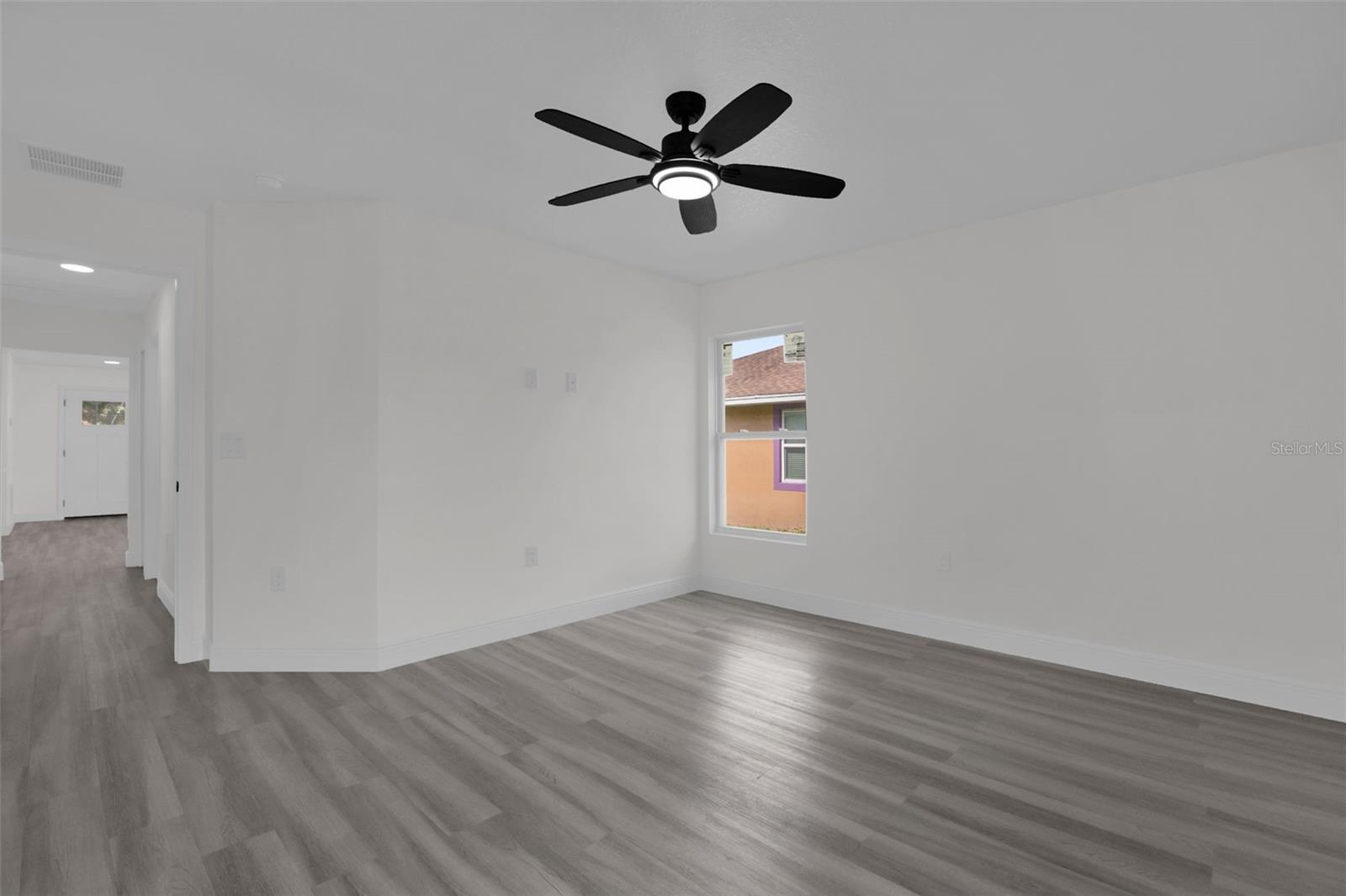 ELNORA SQUARE AMD - Residential