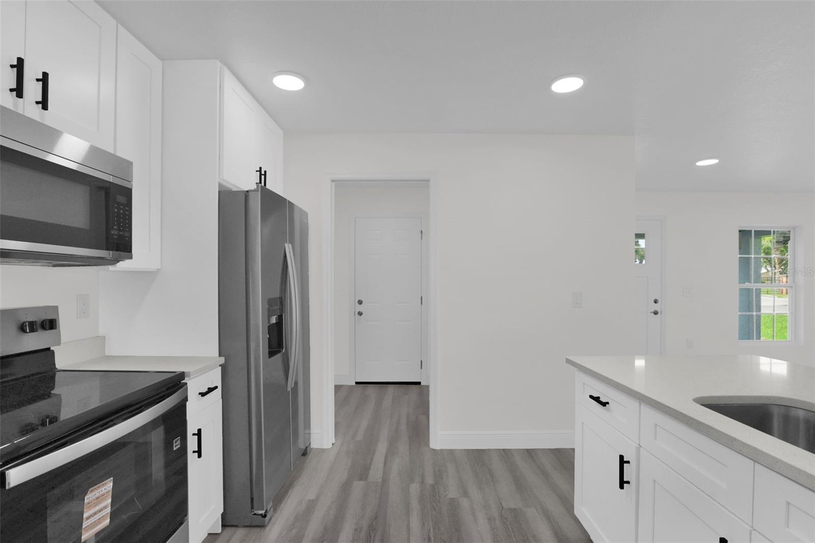 ELNORA SQUARE AMD - Residential