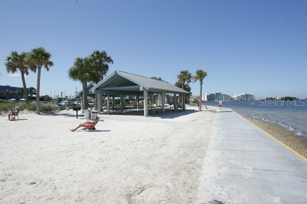 EDGEWATER/RIVER RDG COUNTRY CL - Residential