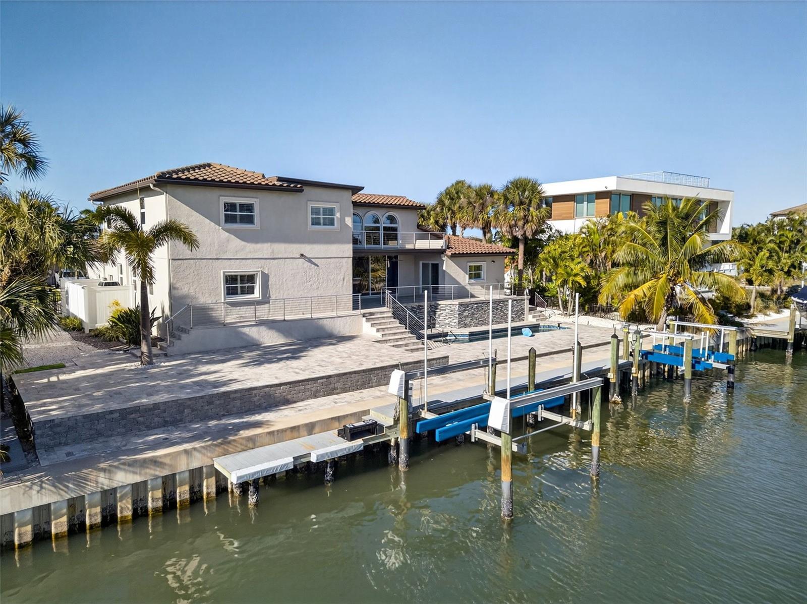 COUNTRY CLUB SHORES - Residential