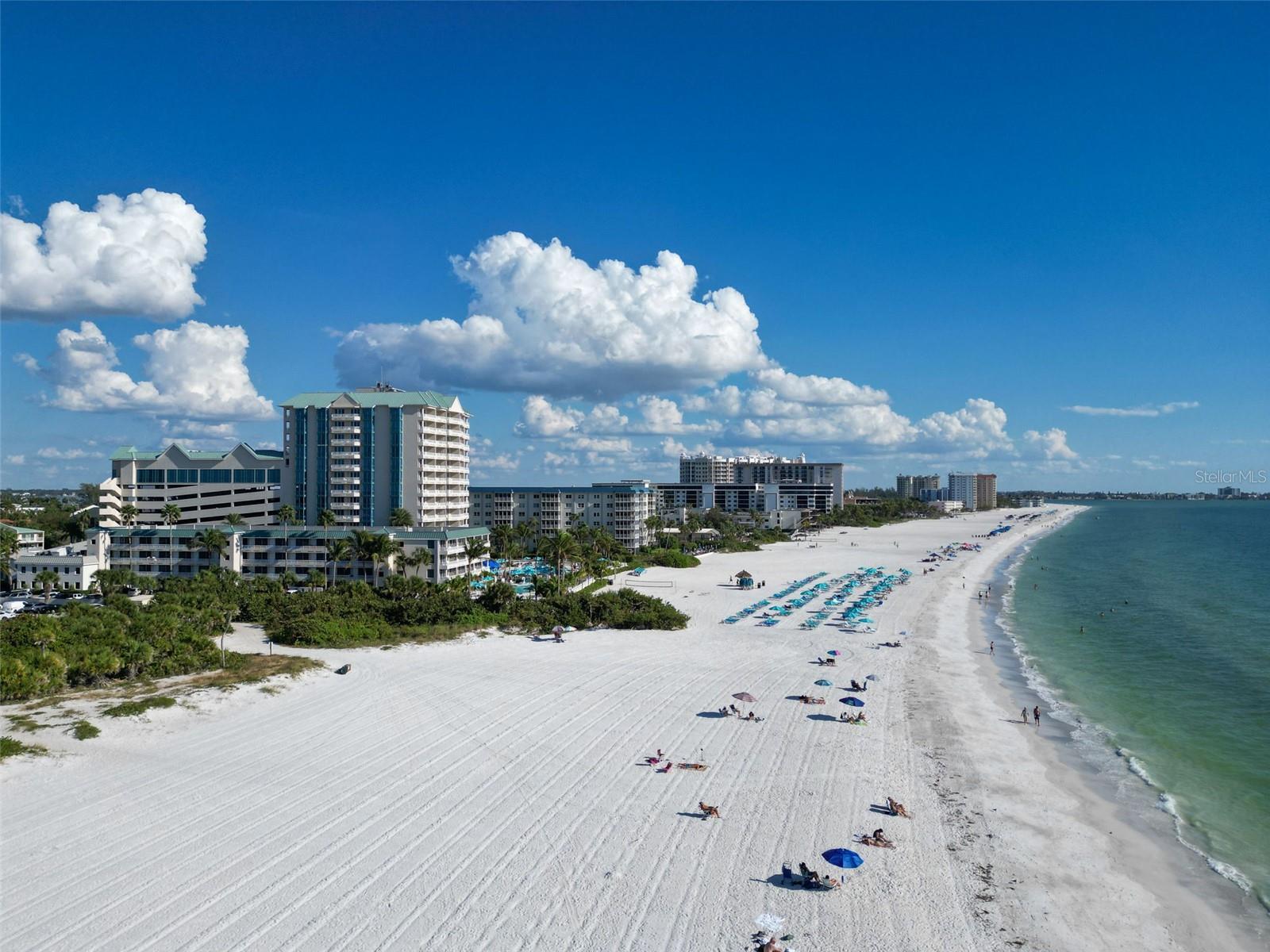 COUNTRY CLUB SHORES - Residential