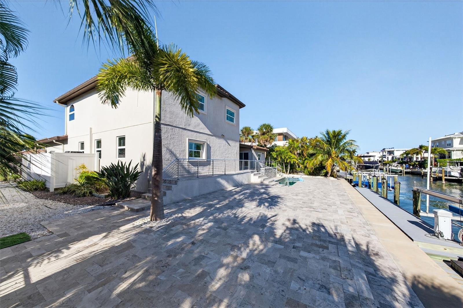 COUNTRY CLUB SHORES - Residential