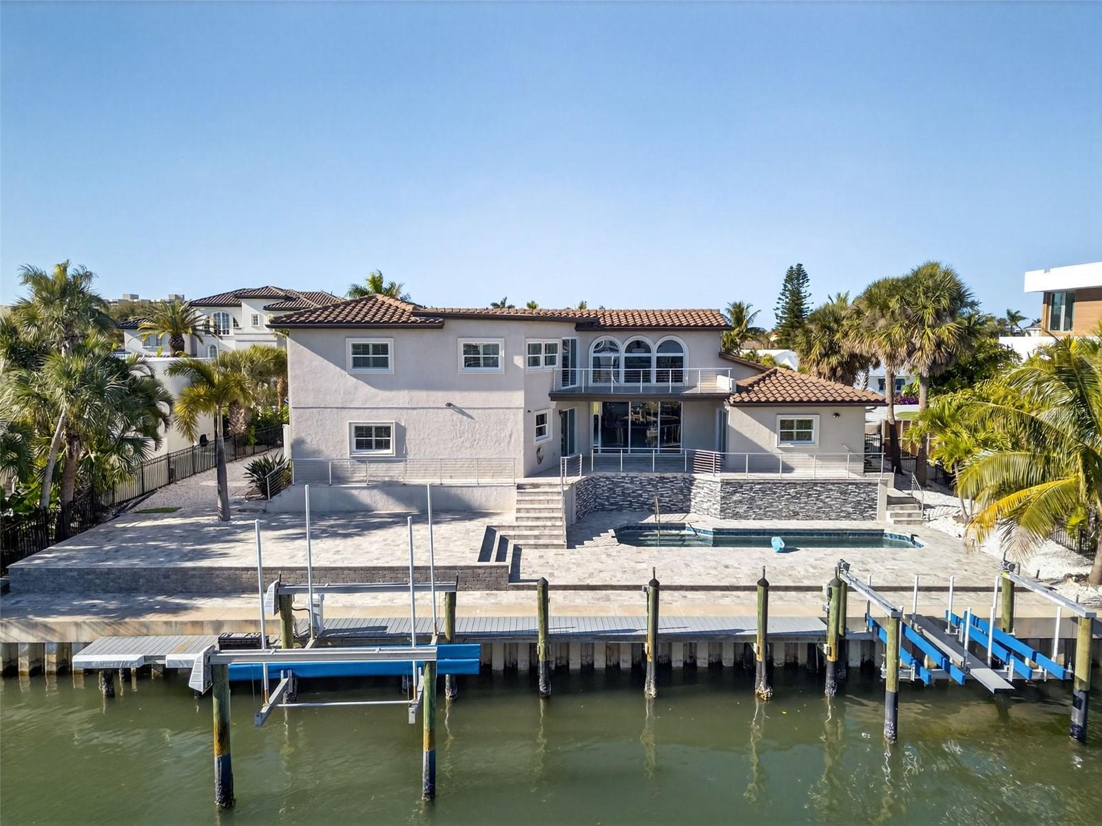 COUNTRY CLUB SHORES - Residential
