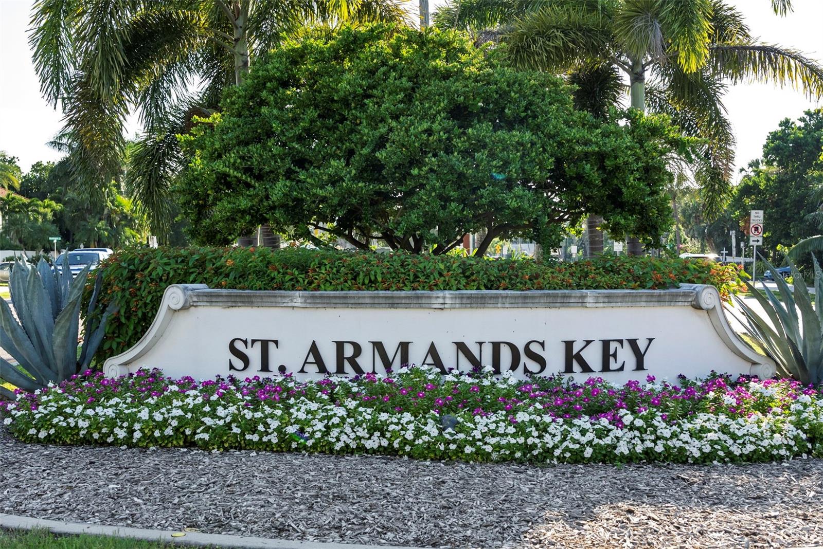 COUNTRY CLUB SHORES - Residential
