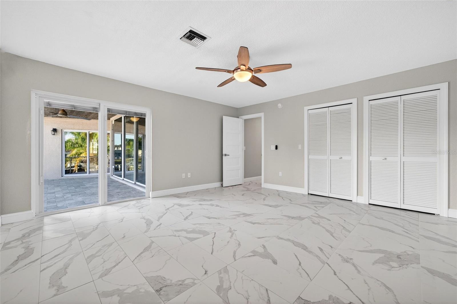 COUNTRY CLUB SHORES - Residential