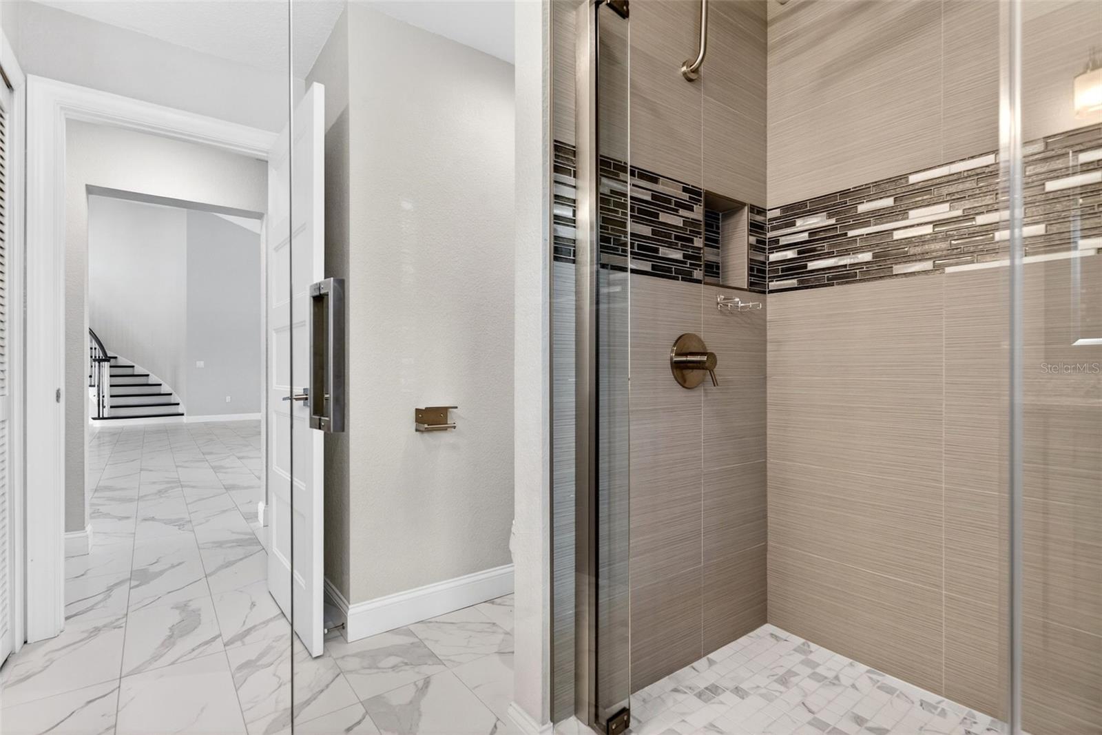 COUNTRY CLUB SHORES - Residential