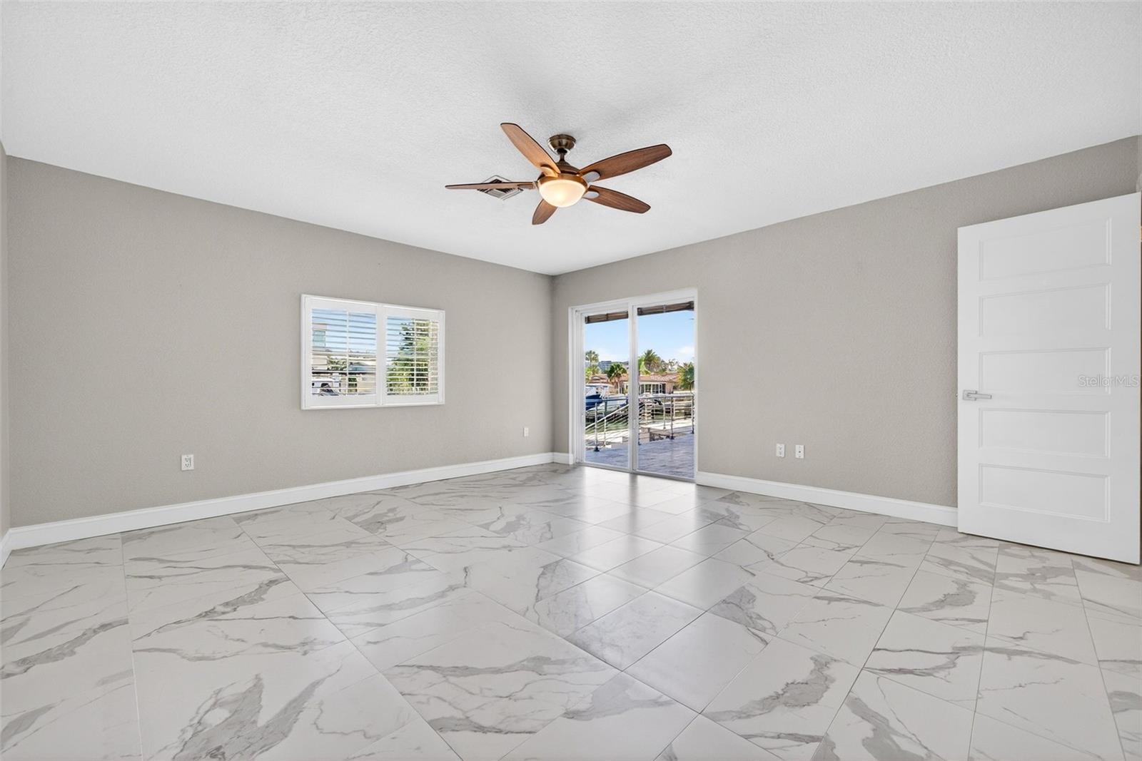 COUNTRY CLUB SHORES - Residential