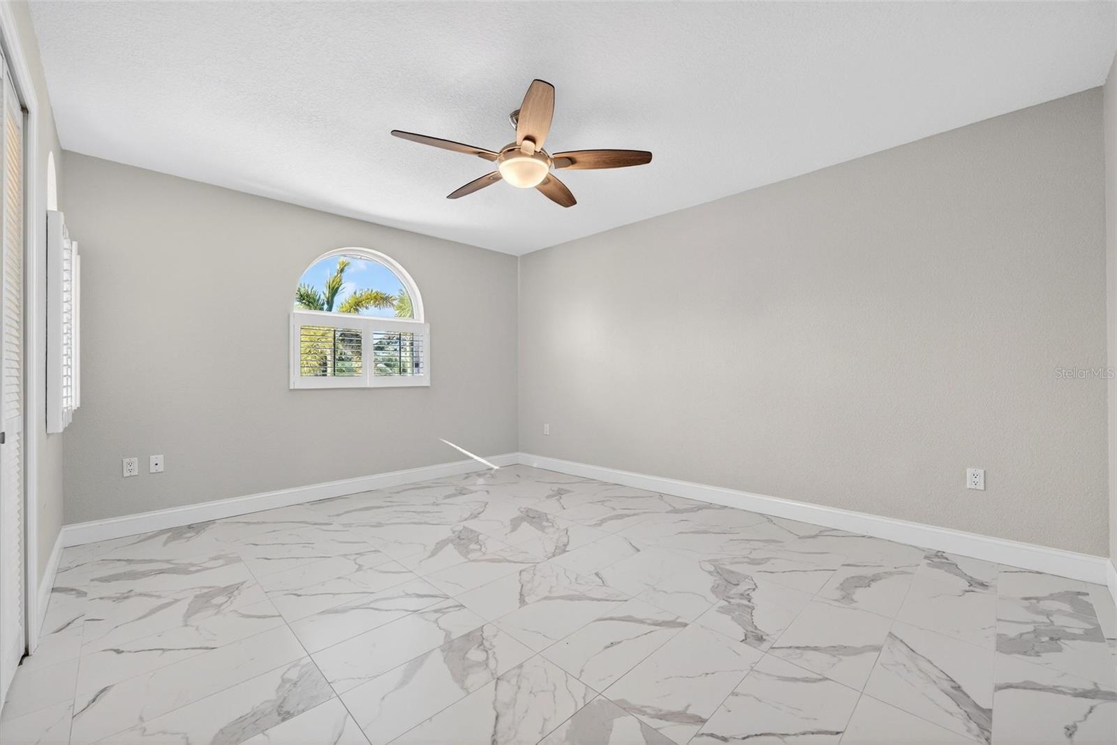 COUNTRY CLUB SHORES - Residential