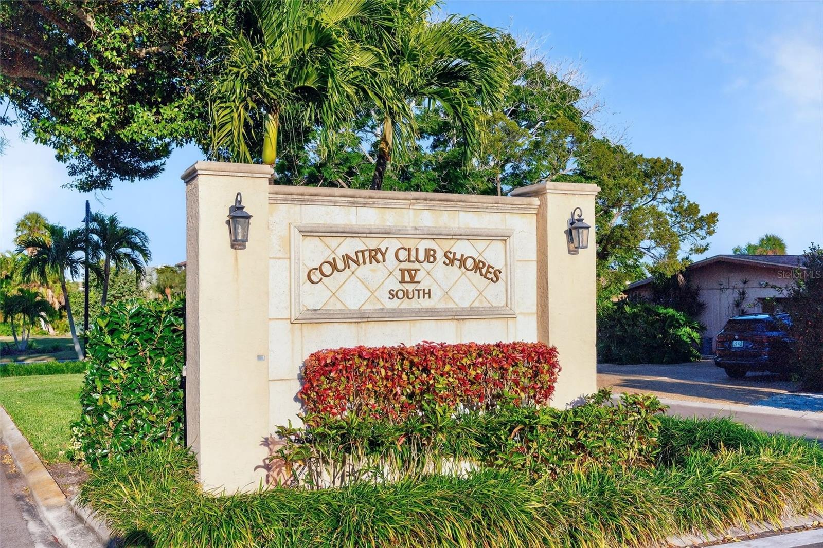 COUNTRY CLUB SHORES - Residential