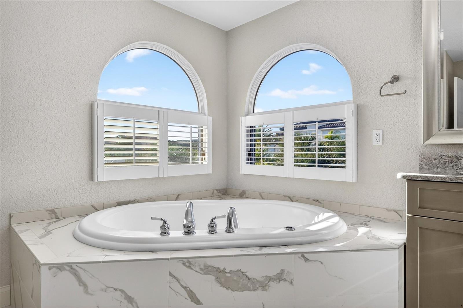 COUNTRY CLUB SHORES - Residential