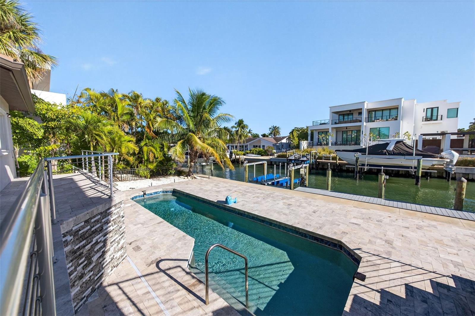 COUNTRY CLUB SHORES - Residential