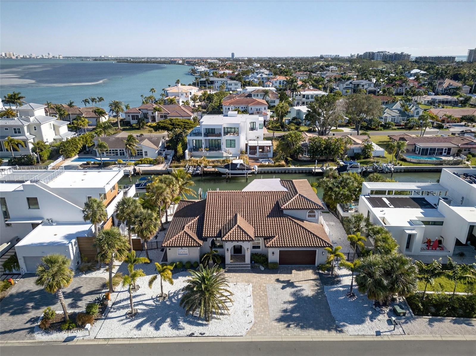 COUNTRY CLUB SHORES - Residential