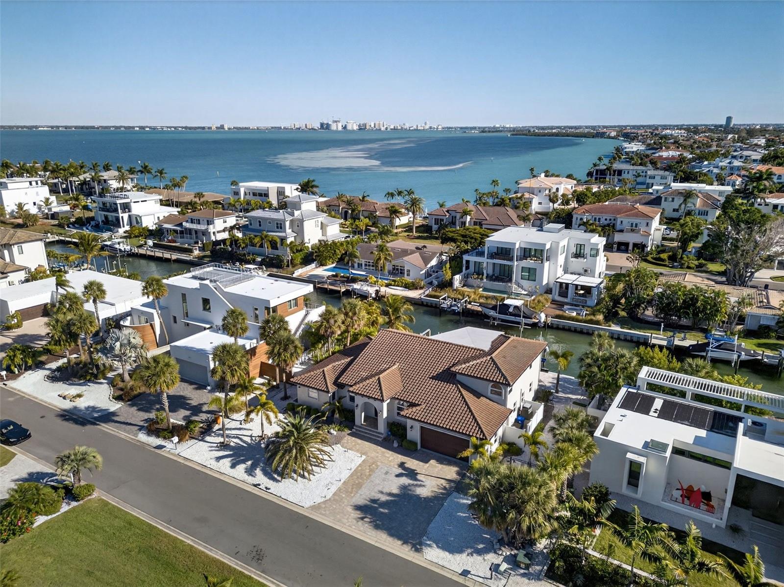 COUNTRY CLUB SHORES - Residential