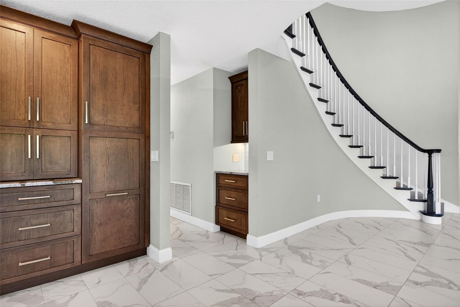 COUNTRY CLUB SHORES - Residential