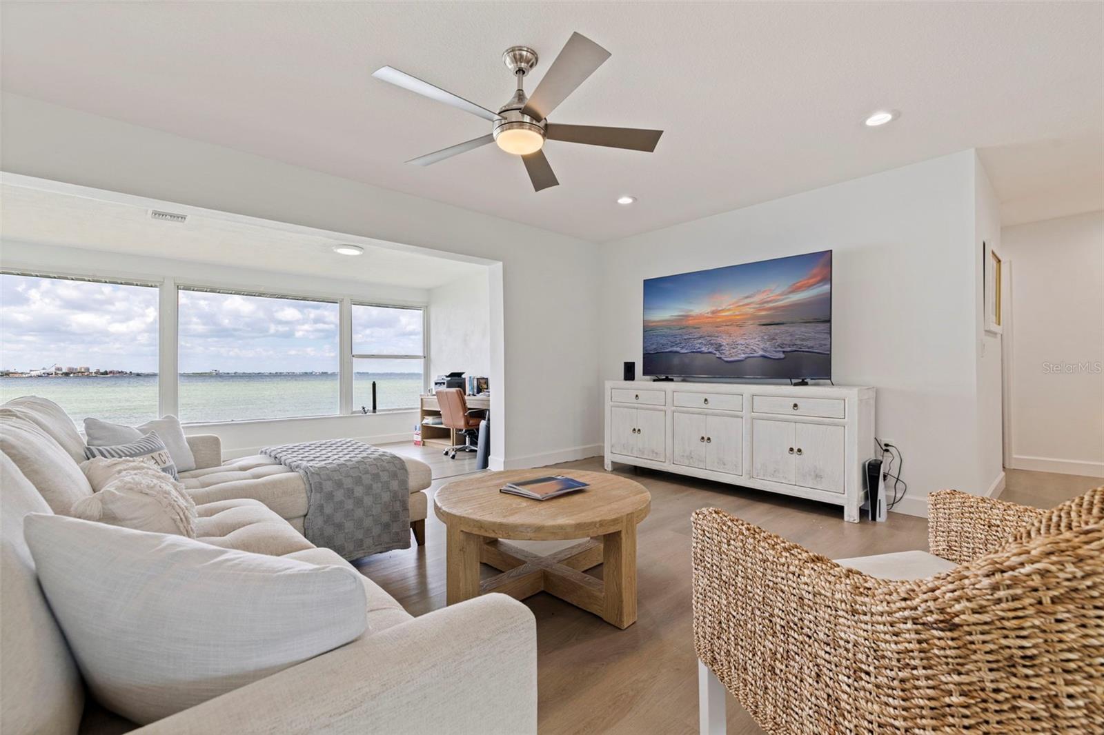 TROPICAL SHORES - Residential