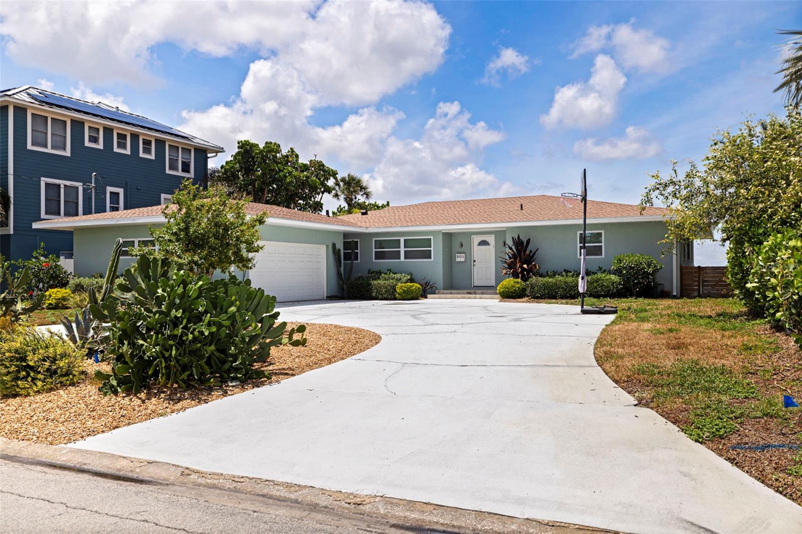 TROPICAL SHORES - Residential